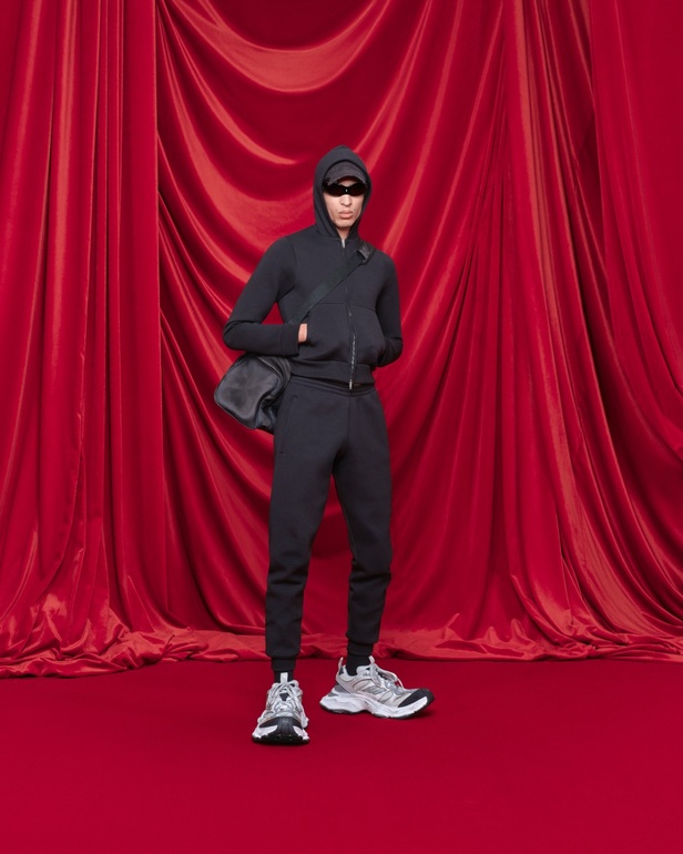 مجموعة Balenciaga لربيع وصيف 2024