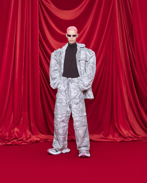 مجموعة Balenciaga لربيع وصيف 2024