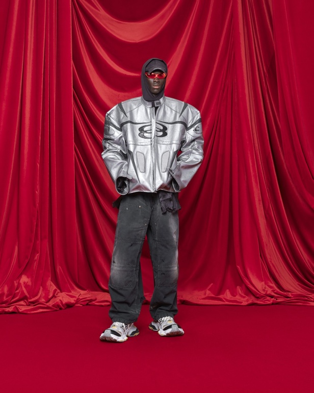 مجموعة Balenciaga لربيع وصيف 2024