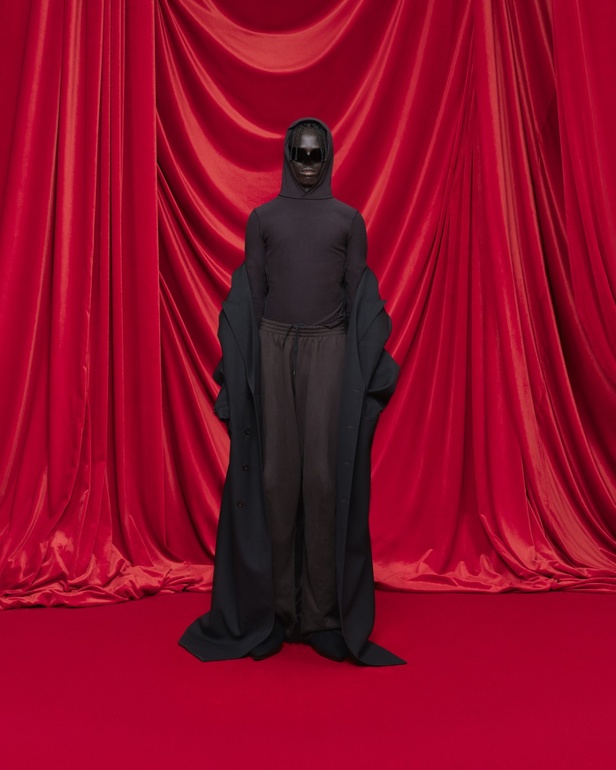 مجموعة Balenciaga لربيع وصيف 2024