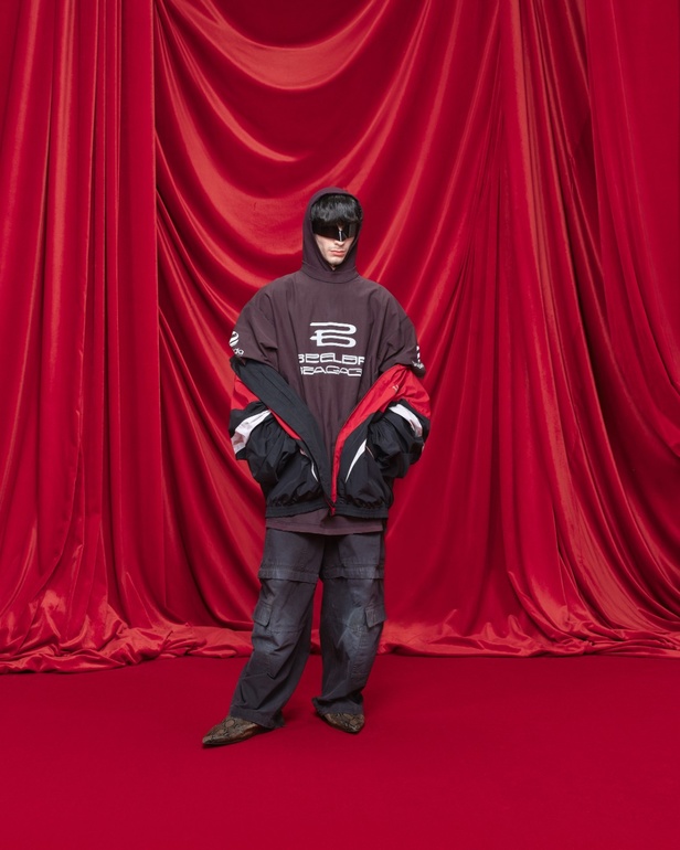 مجموعة Balenciaga لربيع وصيف 2024