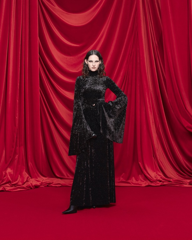 مجموعة Balenciaga لربيع وصيف 2024