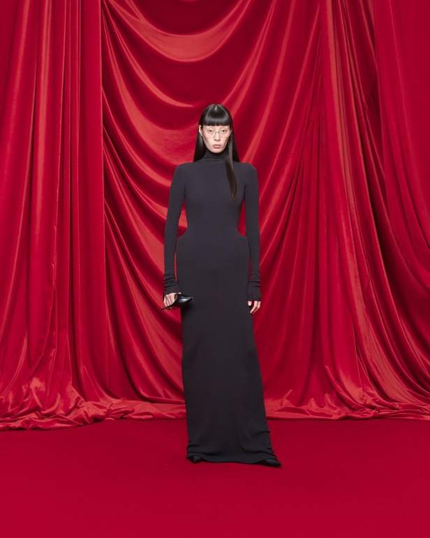 مجموعة Balenciaga لربيع وصيف 2024