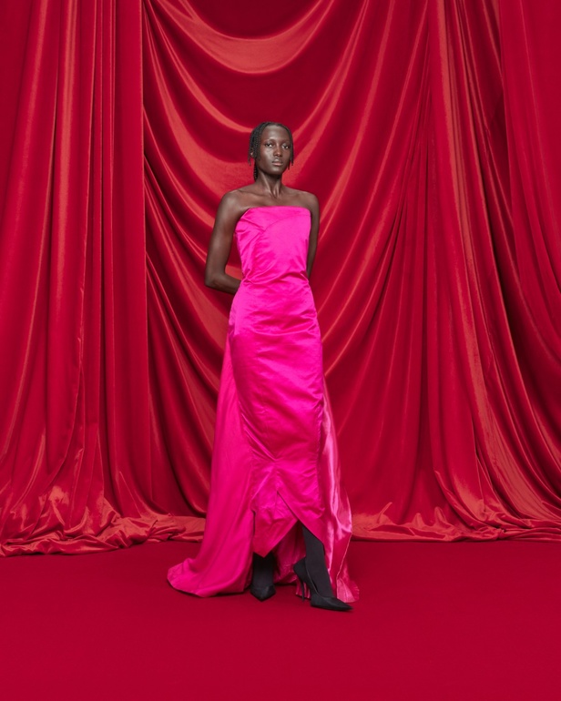 مجموعة Balenciaga لربيع وصيف 2024