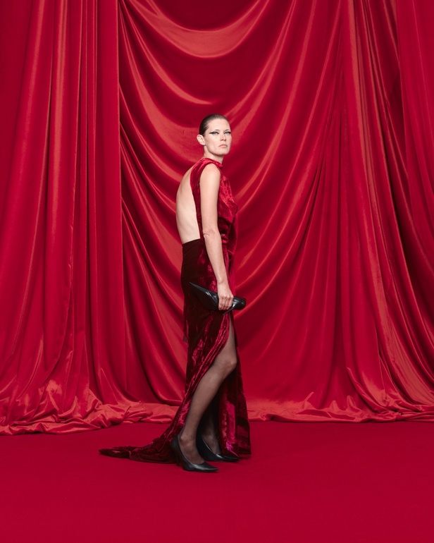 مجموعة Balenciaga لربيع وصيف 2024