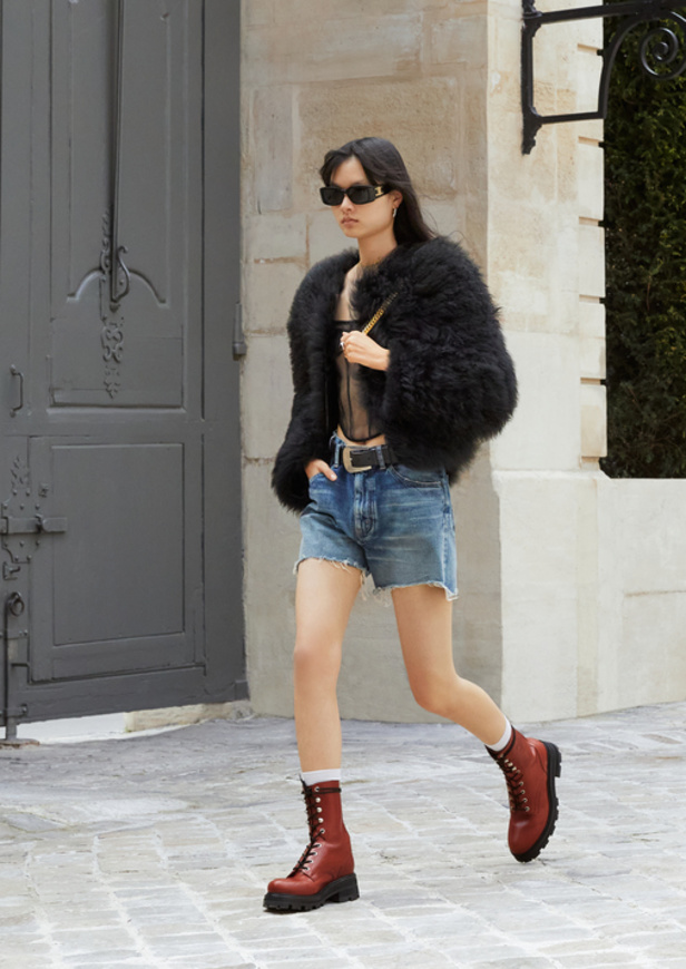 إطلاق LA COLLECTION DE LA BIBLIOTHÈQUE NATIONALE من Celine لربيع وصيف 2024