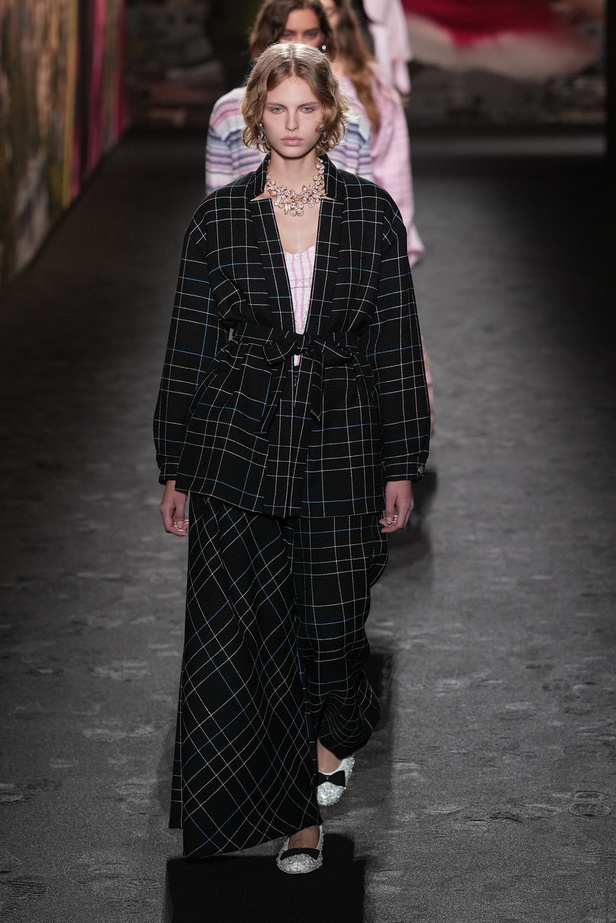 مجموعة CHANEL لربيع وصيف 2024 في باريس