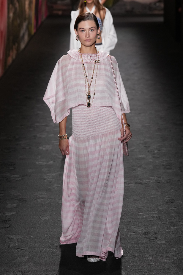 مجموعة CHANEL لربيع وصيف 2024 في باريس