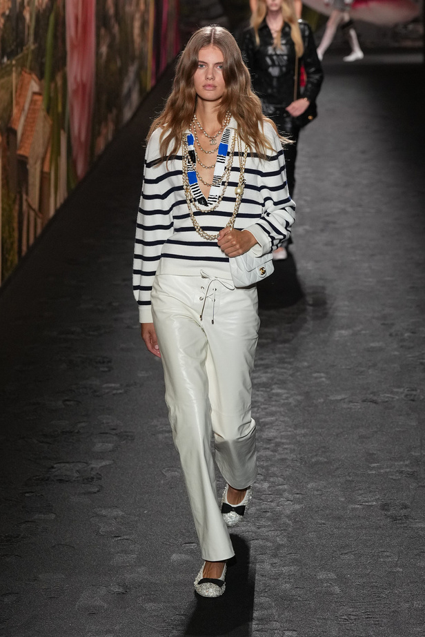 مجموعة CHANEL لربيع وصيف 2024 في باريس