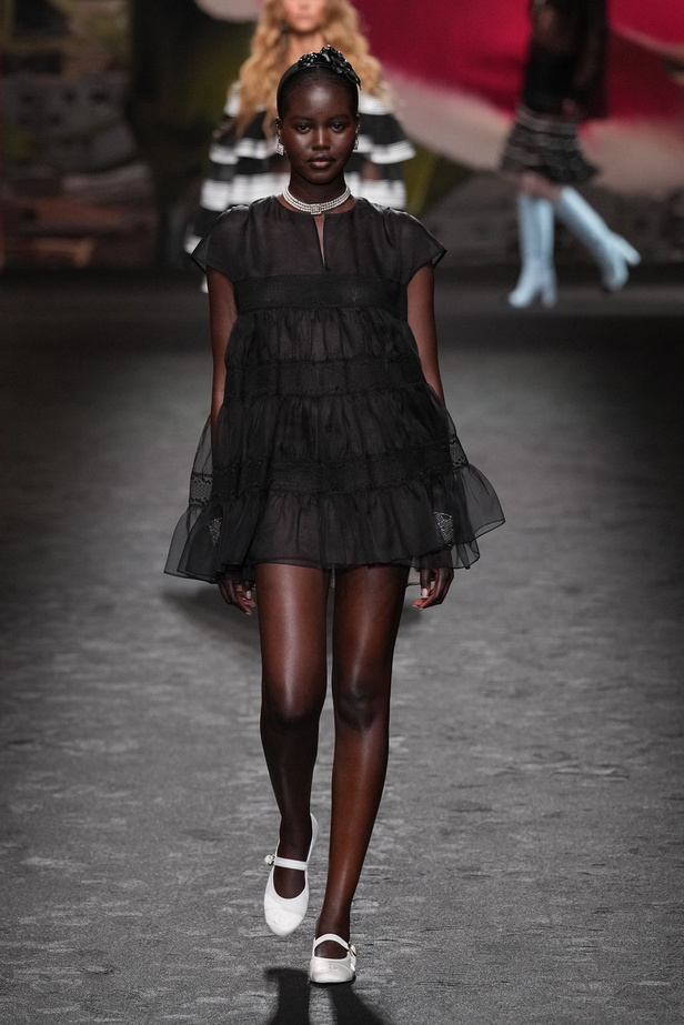 مجموعة CHANEL لربيع وصيف 2024 في باريس