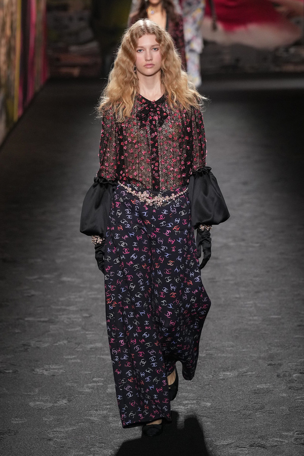 مجموعة CHANEL لربيع وصيف 2024 في باريس
