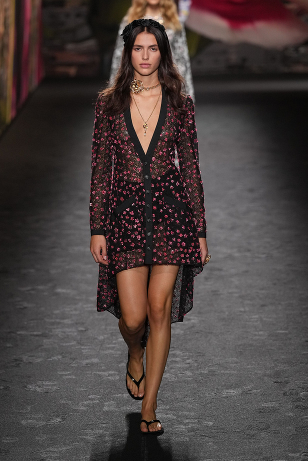 مجموعة CHANEL لربيع وصيف 2024 في باريس