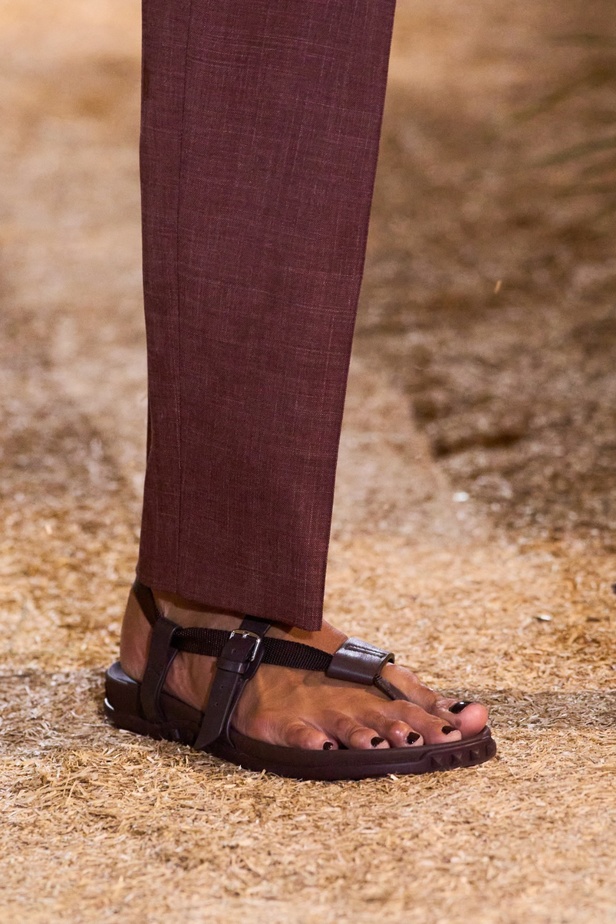 درجات الأحمر تسيطر على مجموعة Hermès لربيع 2024... تصاميم أنيقة وجذابة وأفضل تعبير للرفاهية الهادئة