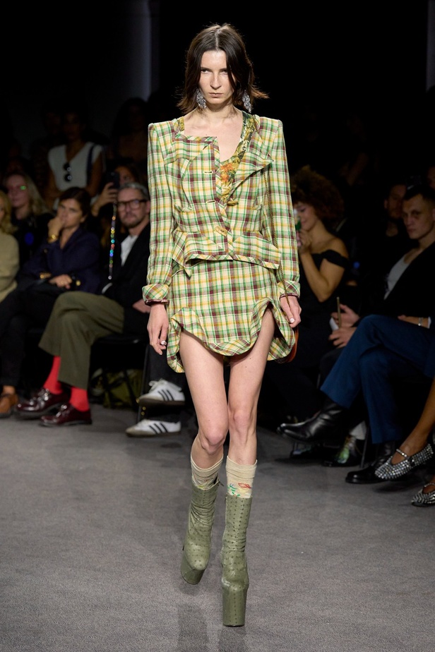 مجموعة Andreas Kronthaler for Vivienne Westwood لربيع وصيف 2024