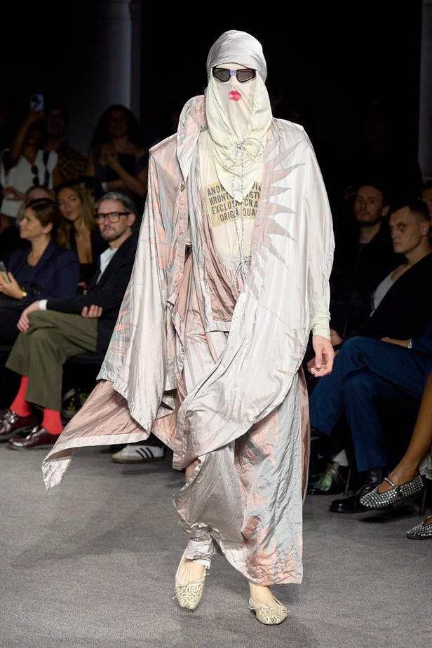 مجموعة Andreas Kronthaler for Vivienne Westwood لربيع وصيف 2024