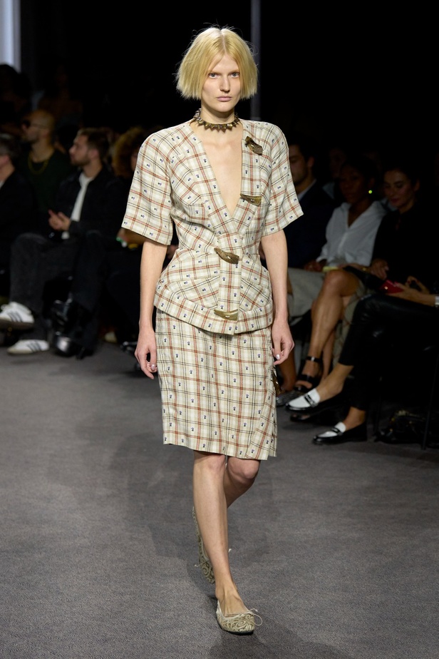مجموعة Andreas Kronthaler for Vivienne Westwood لربيع وصيف 2024