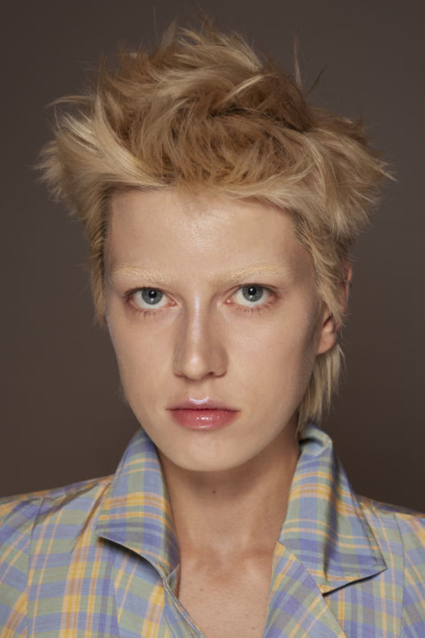 المصمم Andreas Kronthaler يعيد ابتكار بعض التصاميم الأكثر شهرة التي شارك في تصميمها هو وفيفيان ويستوود على مر السنين