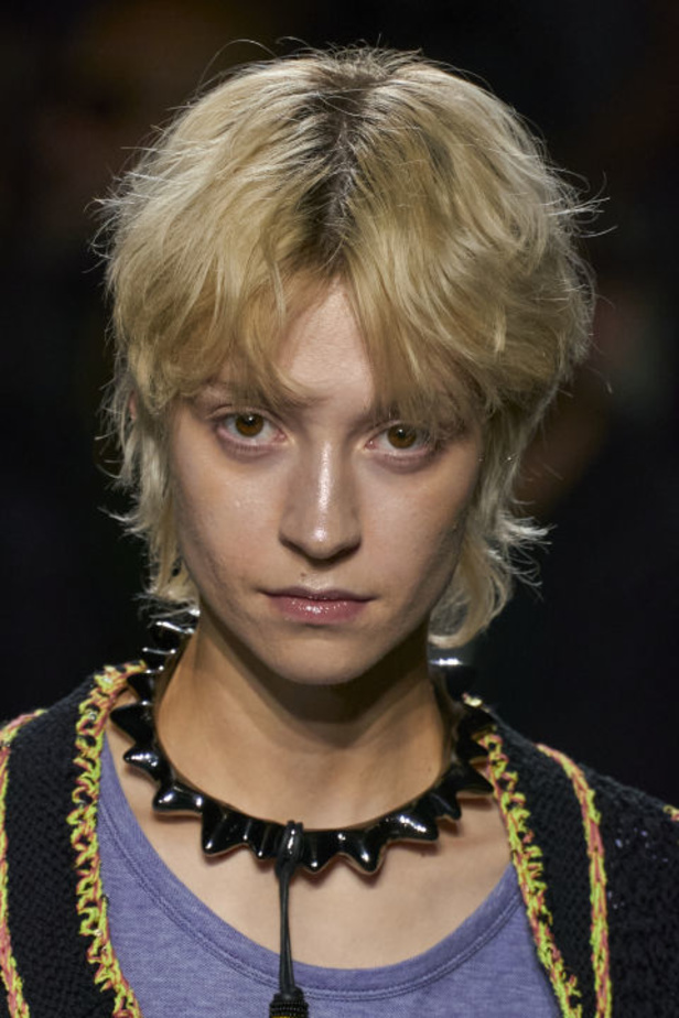 المصمم Andreas Kronthaler يعيد ابتكار بعض التصاميم الأكثر شهرة التي شارك في تصميمها هو وفيفيان ويستوود على مر السنين