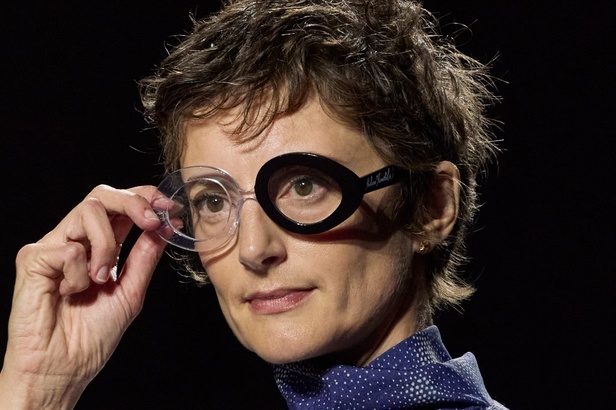 المصمم Andreas Kronthaler يعيد ابتكار بعض التصاميم الأكثر شهرة التي شارك في تصميمها هو وفيفيان ويستوود على مر السنين