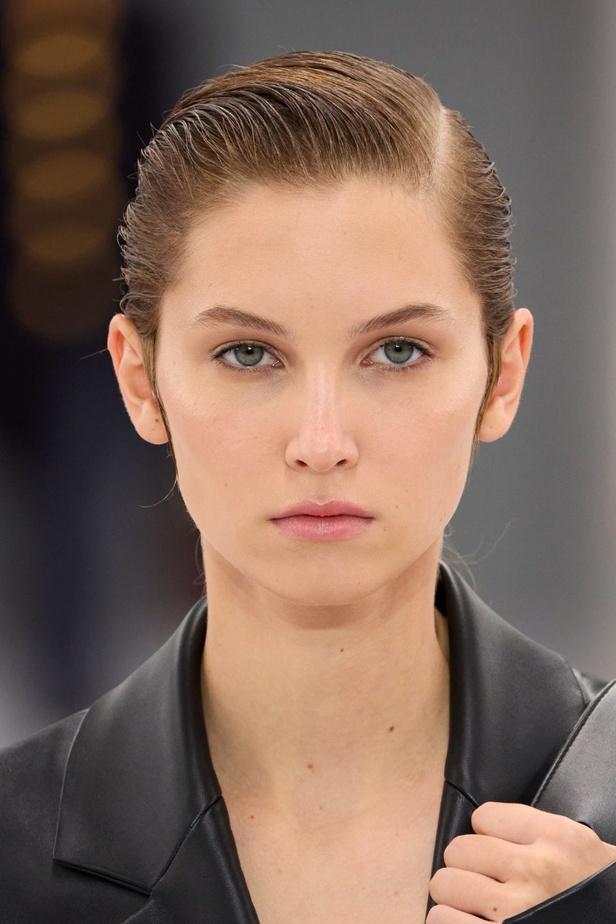 مجموعة LOEWE لربيع وصيف 2024 تكشف عن رؤية فنية غير مسبوقة