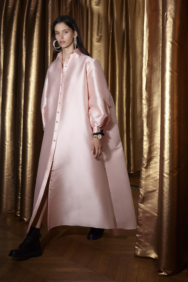 عرض أزياء Alexis Mabille لموسم ربيع وصيف 2024