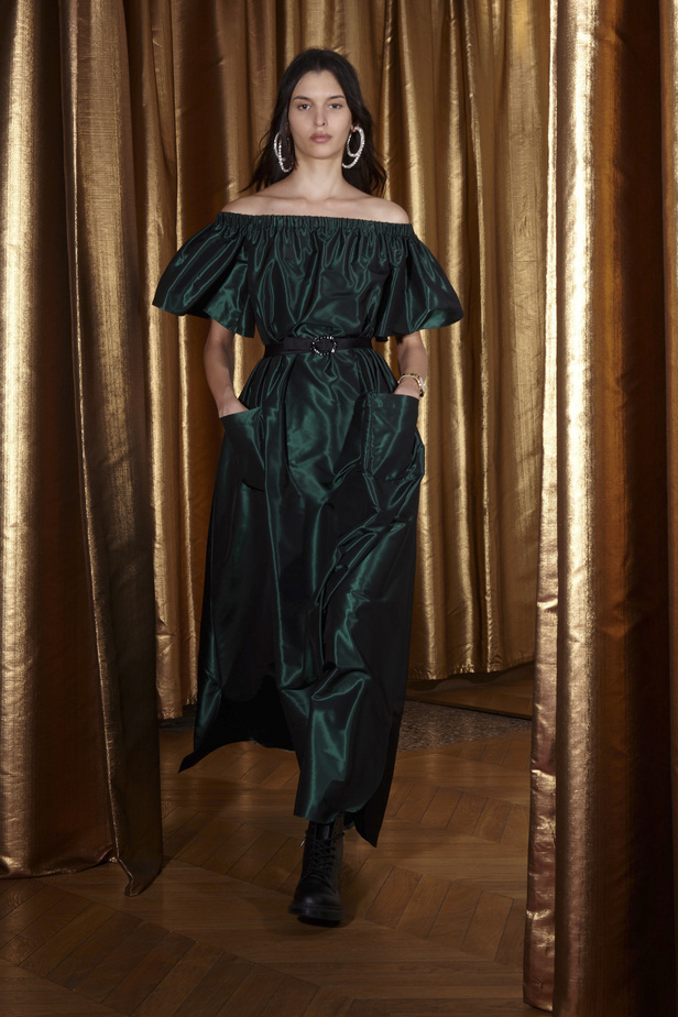 عرض أزياء Alexis Mabille لموسم ربيع وصيف 2024