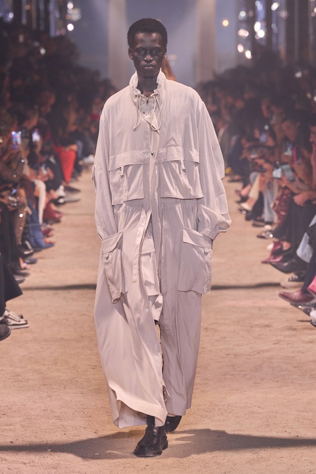 تصاميم Isabel Marant لربيع وصيف 2024 تجمع بين الخفة والأنوثة