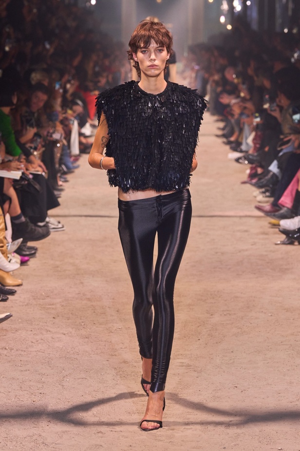 تصاميم Isabel Marant لربيع وصيف 2024 تجمع بين الخفة والأنوثة