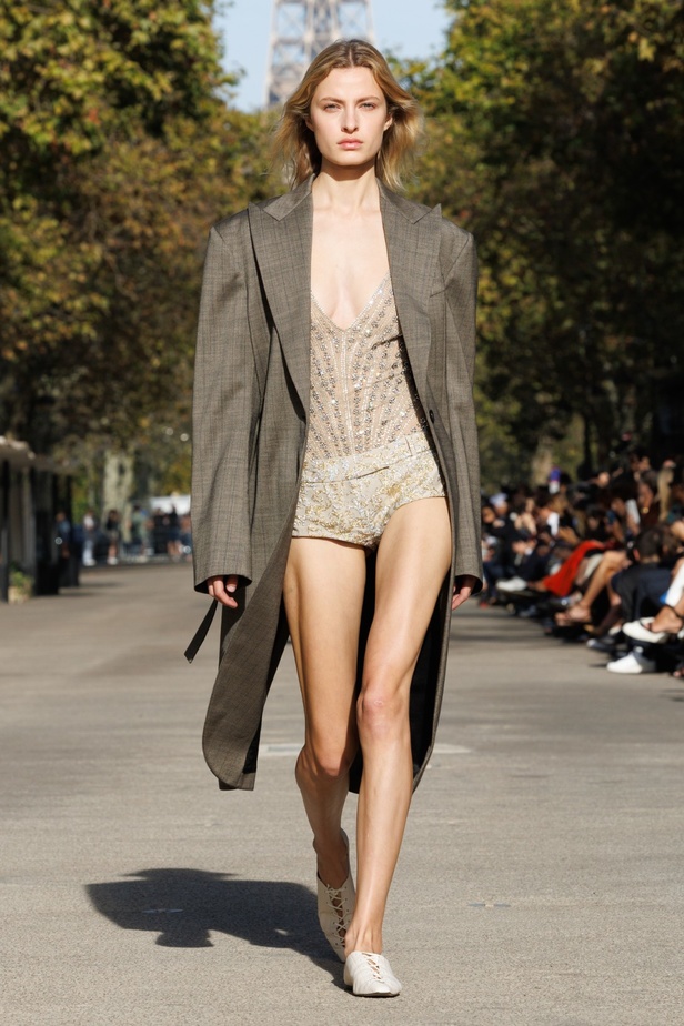 مجموعة STELLA MCCARTNEY لربيع وصيف 2024