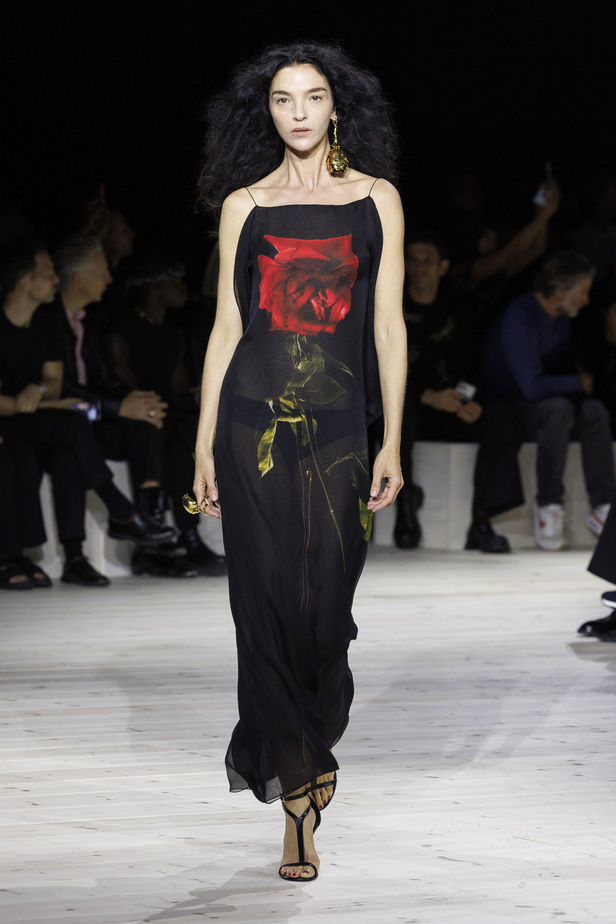 مجموعة Alexander McQueen لربيع وصيف 2024