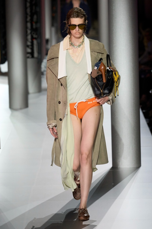 مجموعة Miu Miu لربيع وصيف 2024