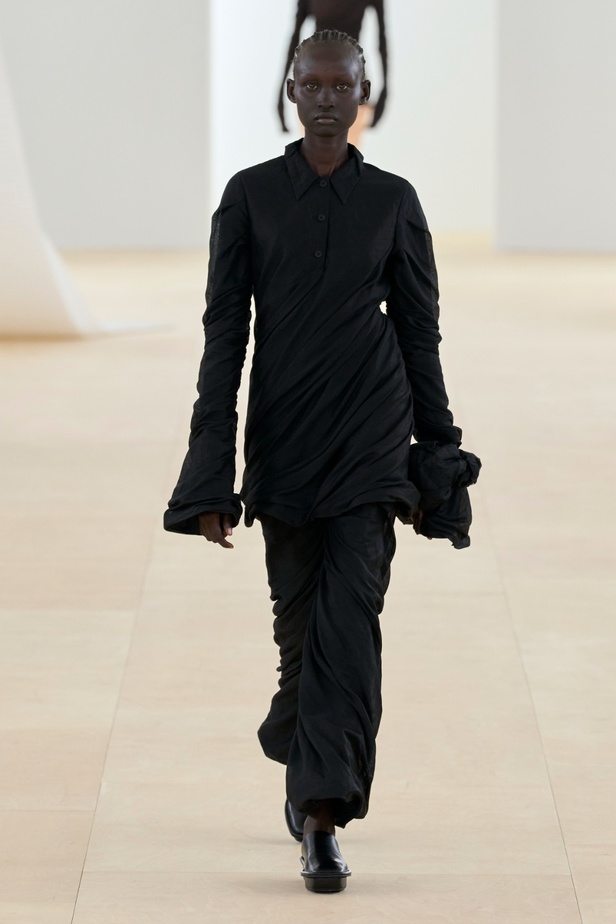 مجموعة Issey Miyake لربيع وصيف 2024