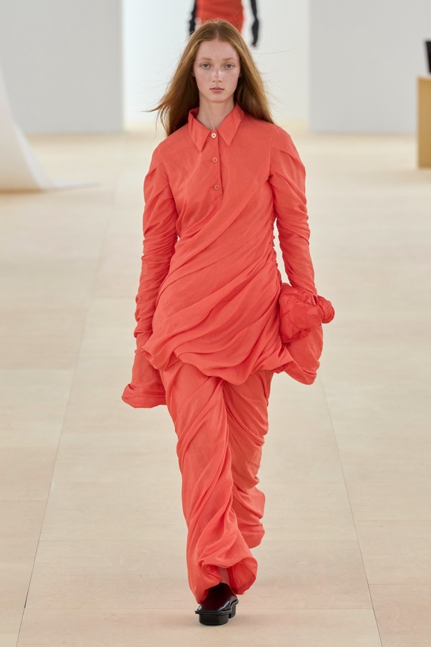 مجموعة Issey Miyake لربيع وصيف 2024