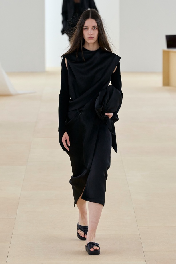 مجموعة Issey Miyake لربيع وصيف 2024