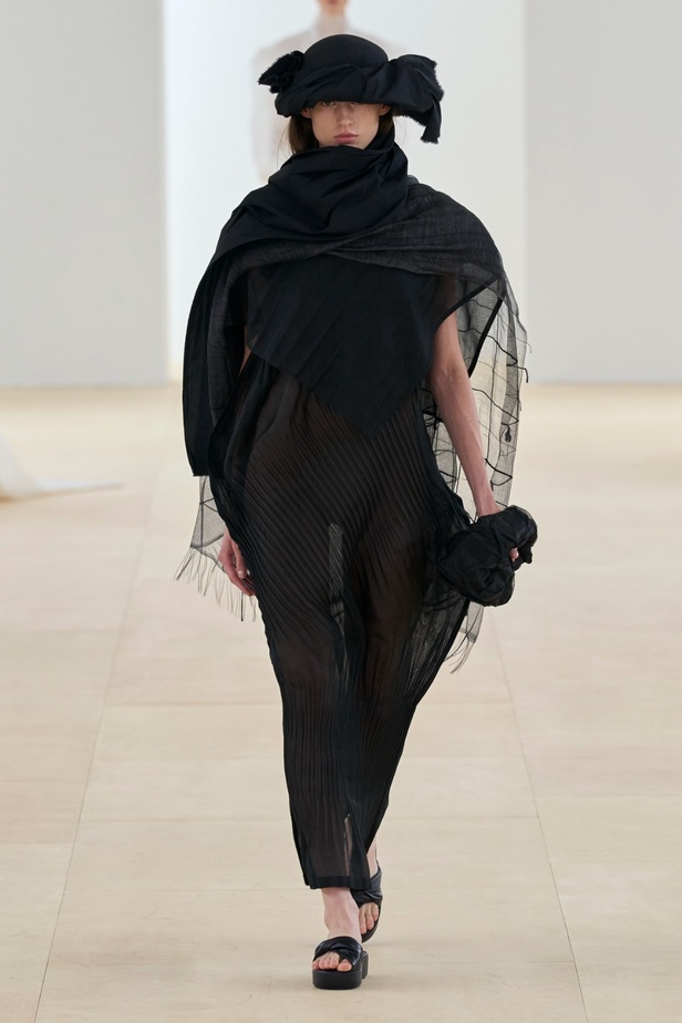 مجموعة Issey Miyake لربيع وصيف 2024