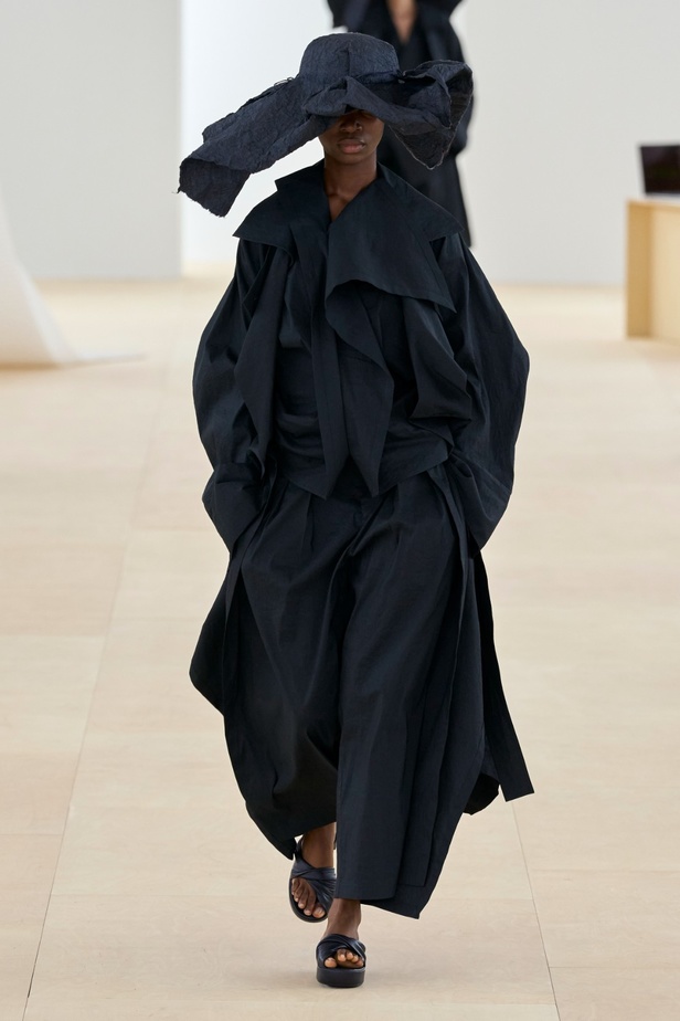 مجموعة Issey Miyake لربيع وصيف 2024