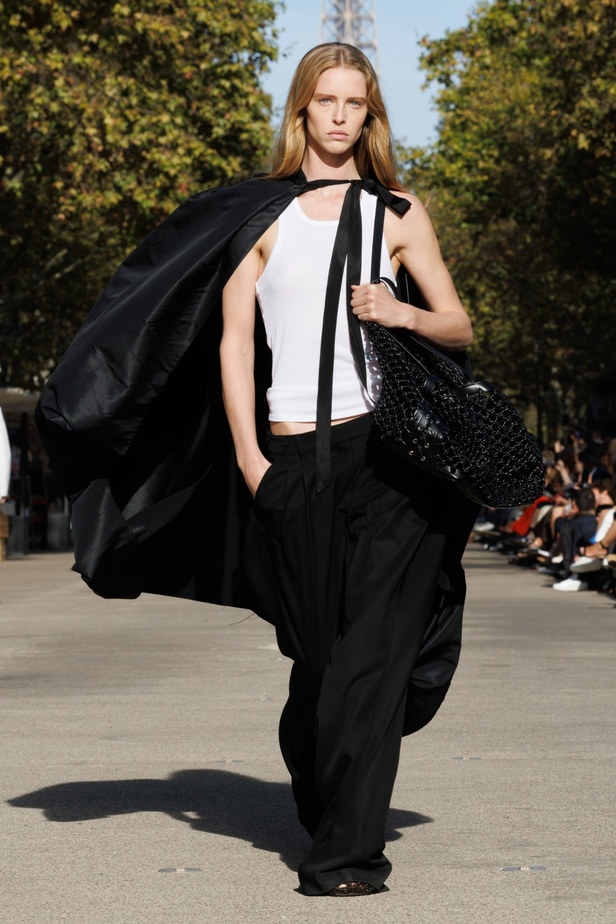 مجموعة STELLA MCCARTNEY لربيع وصيف 2024