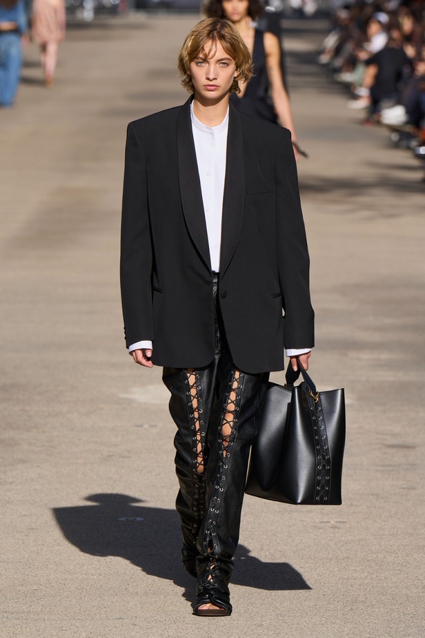 مجموعة STELLA MCCARTNEY لربيع وصيف 2024