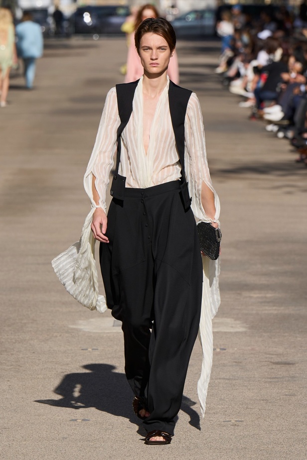 مجموعة STELLA MCCARTNEY لربيع وصيف 2024