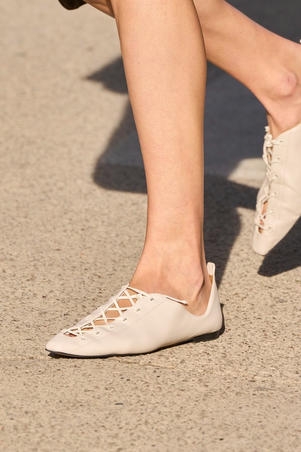 Stella McCartney تستولي على سوق باريس لتقديم مجموعة مسؤولة بنسبة 95% لربيع وصيف 2024 