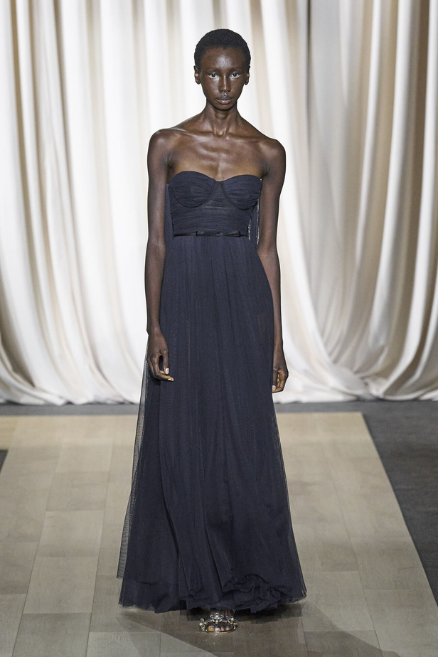 مجموعة Giambattista Valli لصيف 2024