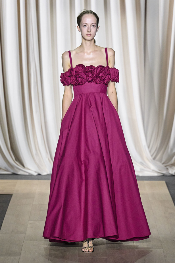 مجموعة Giambattista Valli لصيف 2024