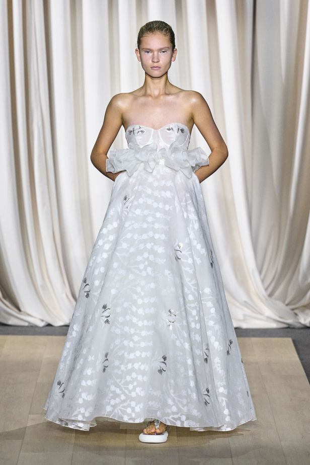 مجموعة Giambattista Valli لصيف 2024