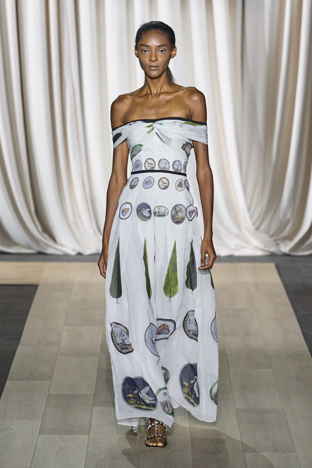 مجموعة Giambattista Valli لصيف 2024