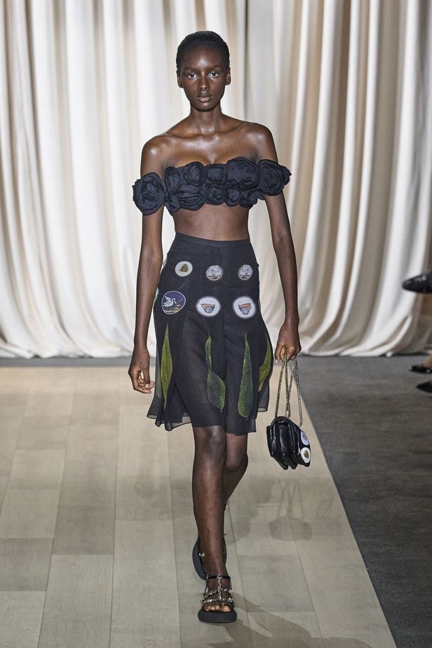 مجموعة Giambattista Valli لصيف 2024