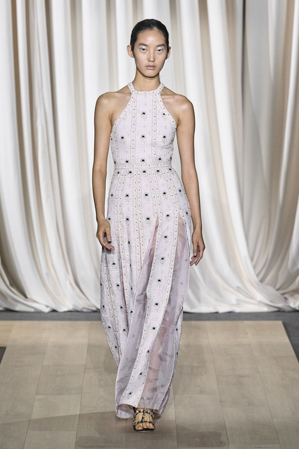 مجموعة Giambattista Valli لصيف 2024