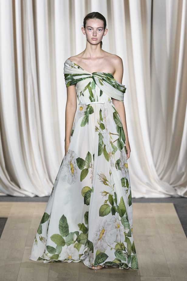 مجموعة Giambattista Valli لصيف 2024