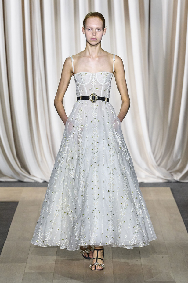 مجموعة Giambattista Valli لصيف 2024