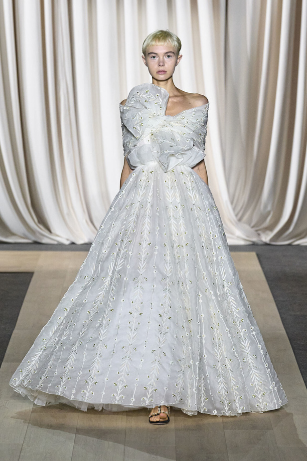 مجموعة Giambattista Valli لصيف 2024