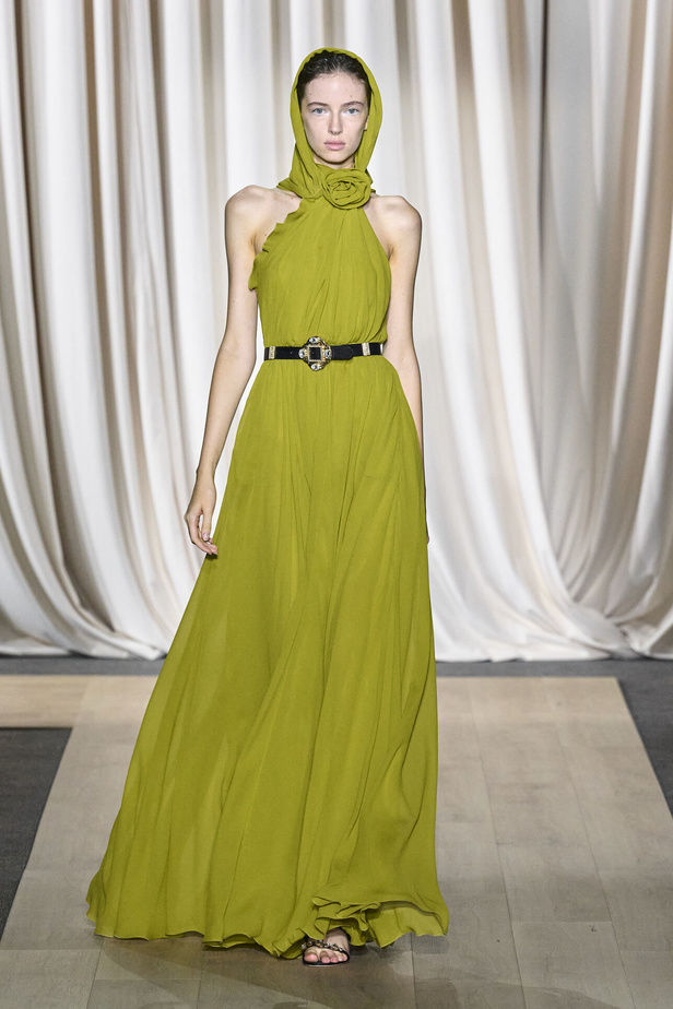 مجموعة Giambattista Valli لصيف 2024
